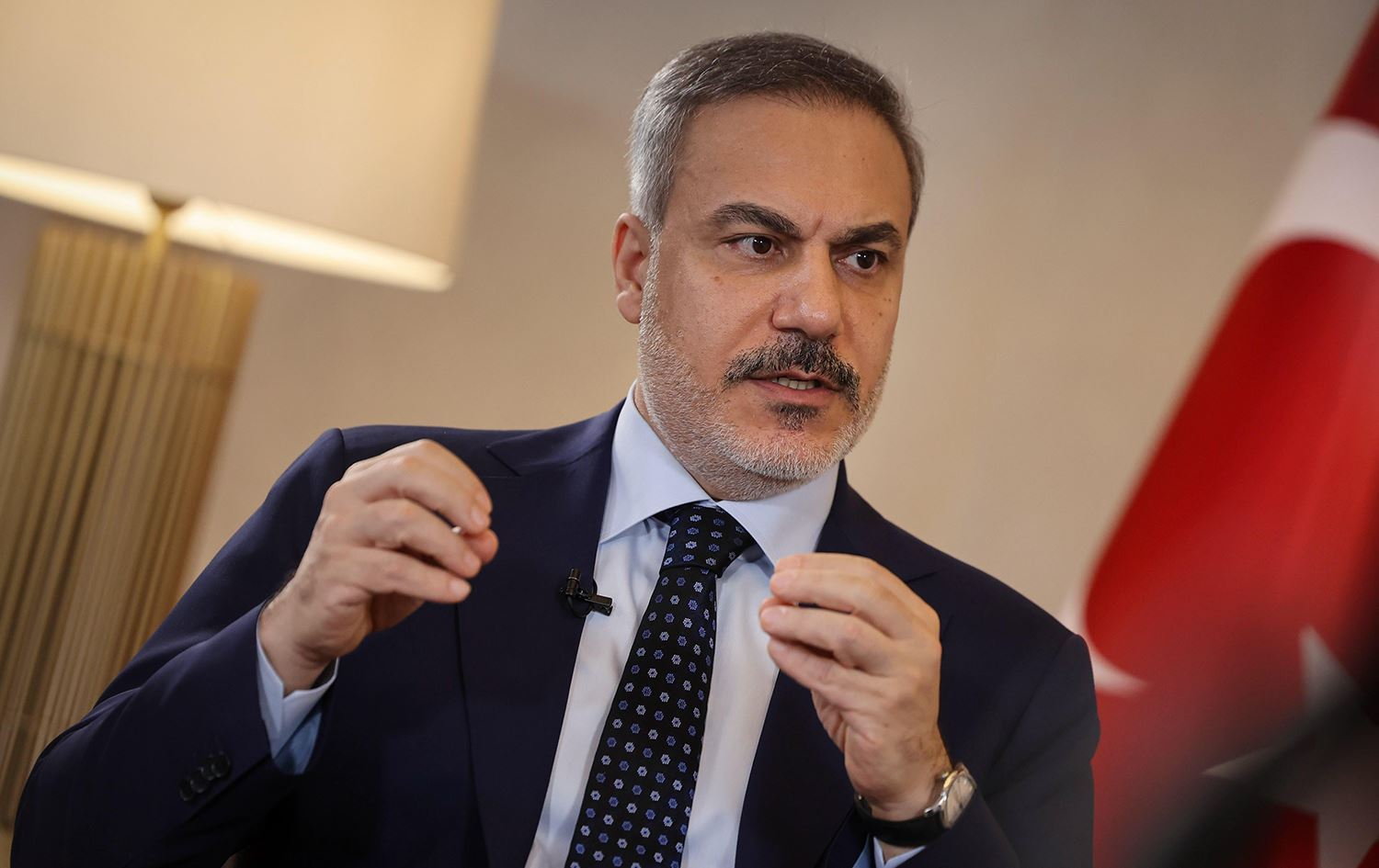 هاكان فيدان يدعو إلى تعاون إقليمي وبنية أمنية شاملة [IC: by AFP]