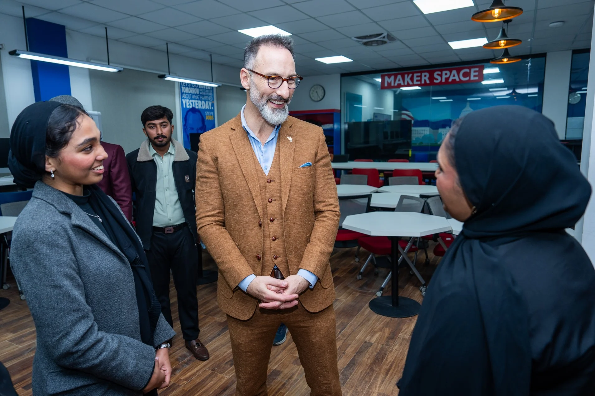 "مراكز لينكولن تعزز الروابط بين باكستان والولايات المتحدة عبر برامج تعليمية وثقافية [IC: by AFP]"