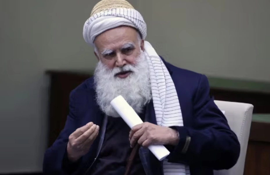 القائد الجهادي السابق عبد رب رسول سياف ينتقد قانون العقوبات الجديد لطالبان، ويصفه بأنه غير عادل وغير إسلامي.