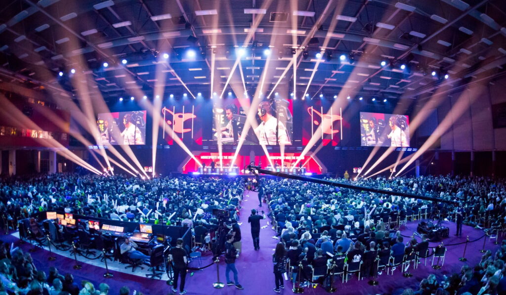 السعودية تستضيف نهائيات ESL Saudi Challenge لتعزيز الرياضات الإلكترونية [IC: by Arab News]