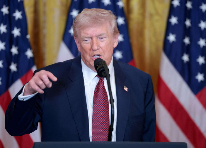 الرئيس الأمريكي دونالد ترامب يتحدث خلال مؤتمر صحفي في البيت الأبيض