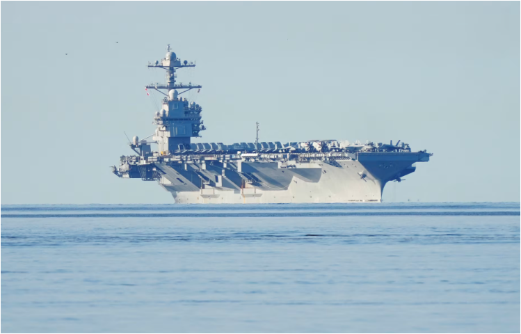 حاملة الطائرات جيرالد فورد أثناء انتشارها في البحر بعد توجهها إلى الشرق الأوسط
