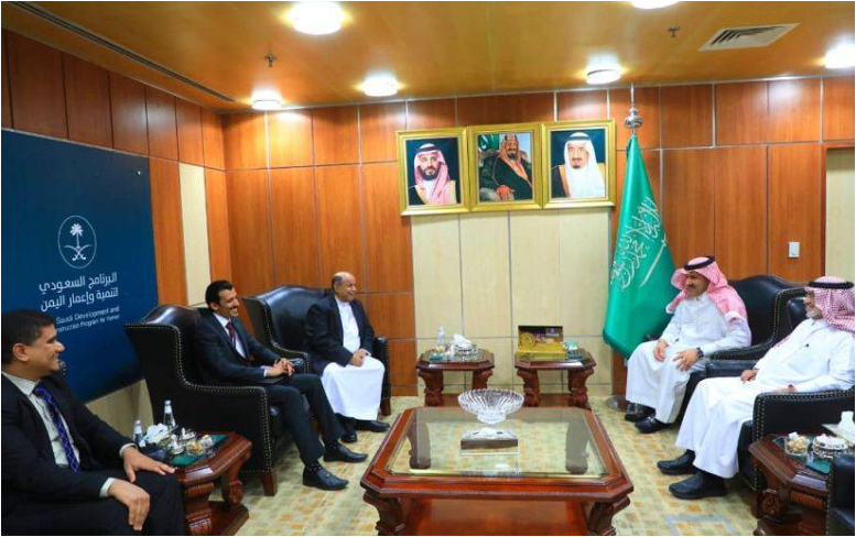 توقيع مذكرة شراكة يمنية سعودية بين وزير الأشغال اليمني والسفير السعودي في عدن