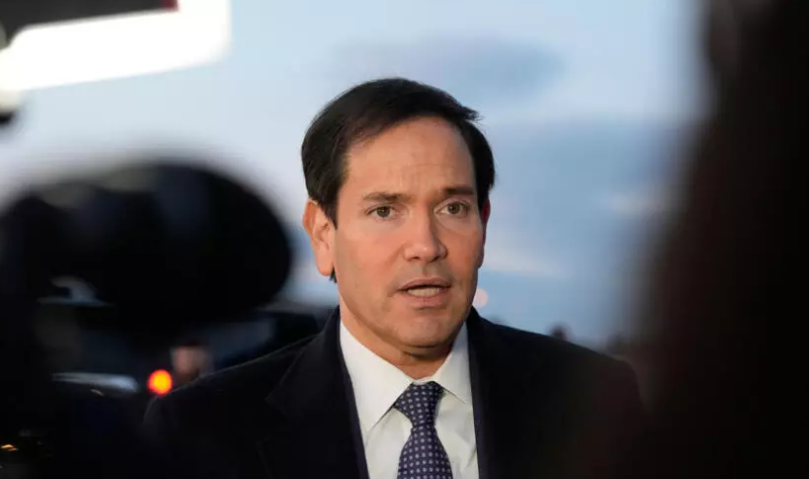 وزير الخارجية الأمريكي ماركو روبيو يتحدث إلى وسائل الإعلام خلال زيارة رسمية في بودابست