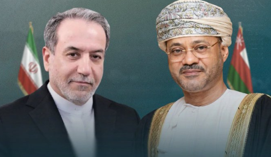 وزير الخارجية الإيراني عباس عراقجي ووزير الخارجية العُماني بدر البوسعيدي في سياق تقدم المفاوضات بين واشنطن وطهران