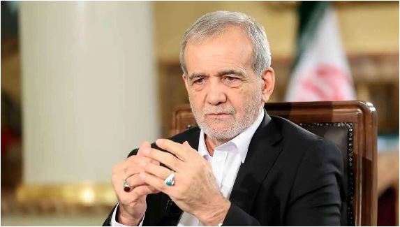 علي لاريجاني أمين المجلس الأعلى للأمن القومي الإيراني خلال تصريح سياسي