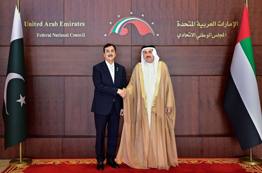 صقر غباش يستقبل رئيس مجلس الشيوخ الباكستاني في مقر المجلس الوطني الاتحادي بأبوظبي