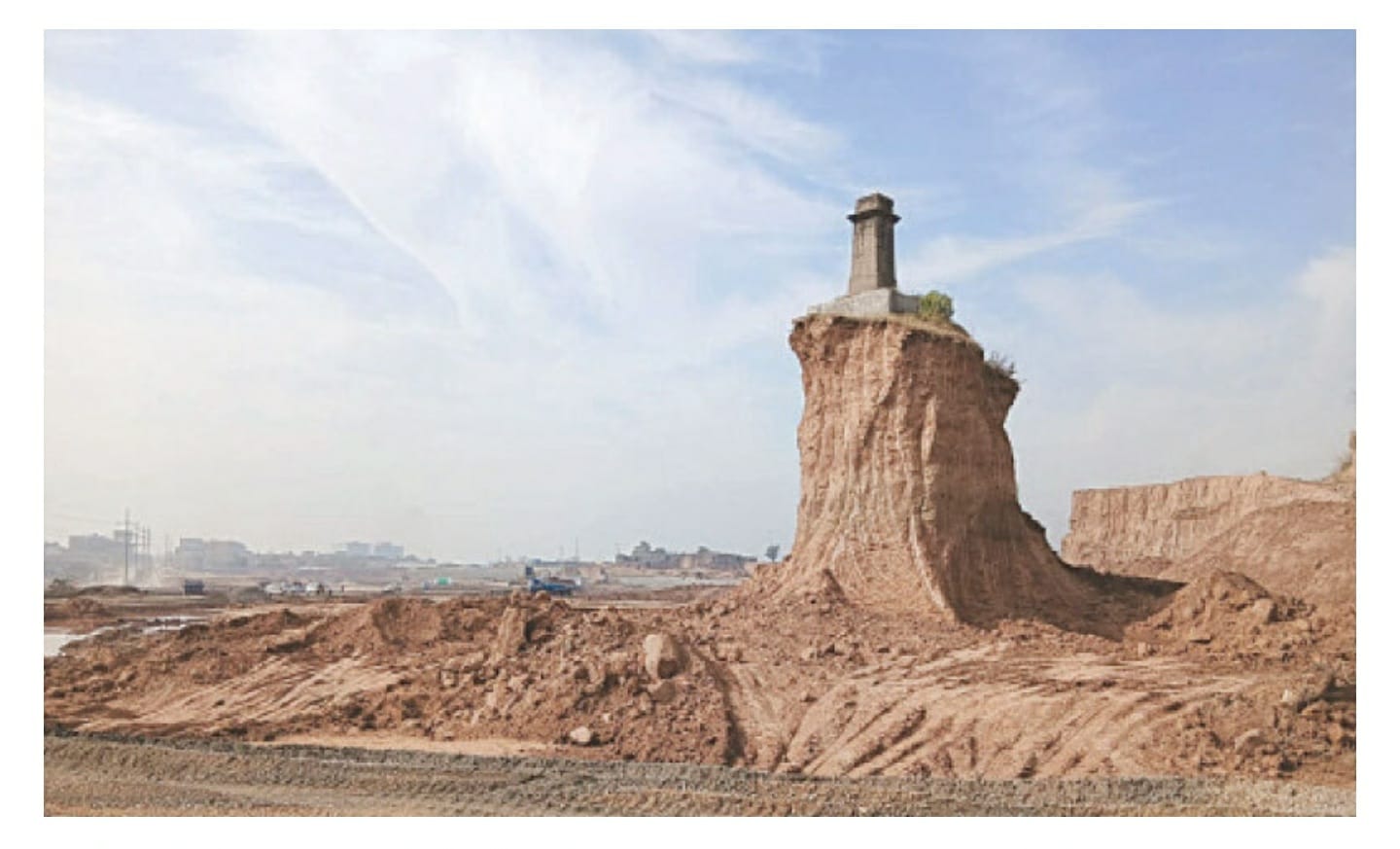 قالت هيئة تنمية العاصمة (CDA) إن النصب التذكاري للحرب العالمية الأولى قد تم نقله وفق قواعد الحفظ، ولم يتم هدمه، وذلك لضمان حمايته على المدى الطويل وإتاحته للجمهور [المصدر: وكالة فرانس برس].