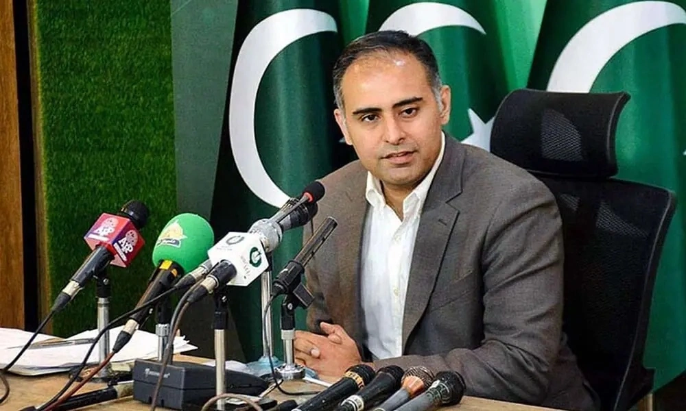 أكد وزير الدولة بلال أظهر كياني خلال مؤتمر عاصمه جهانغير أن باكستان تتبنى نهجًا مزدوجًا يجمع بين الإجراءات الصارمة لمكافحة الإرهاب ضد القواعد الإرهابية في أفغانستان، وبين الاستمرار في تقديم الدعم الإنساني للاجئين الأفغان. [المصدر: AFP]