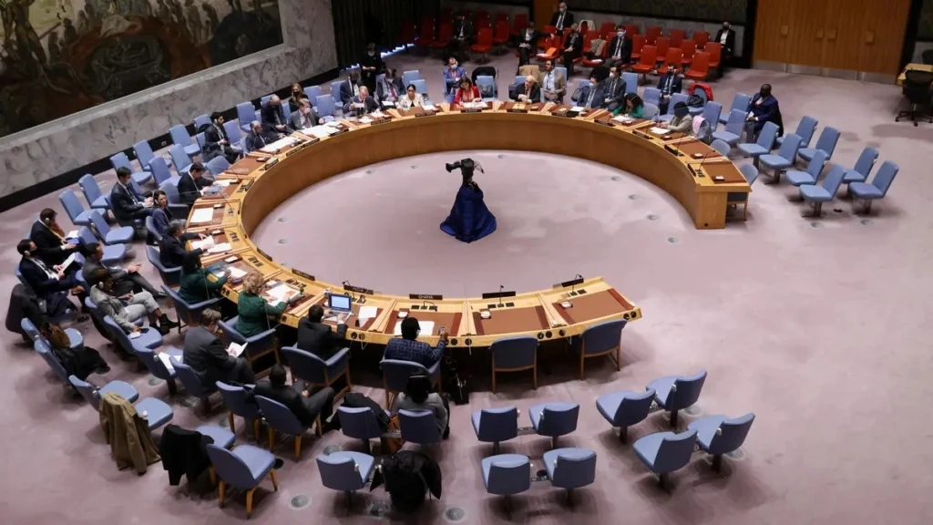 أكد التقرير السابع والثلاثون الصادر عن مجلس الأمن الدولي أن أفغانستان تحت حكم طالبان ما زالت تُستخدم كـ مركز رئيسي لجماعات إرهابية تشمل: حركة طالبان الباكستانية، القاعدة، القاعدة في شبه القارة الهندية، داعش-خراسان، وحركة تركستان الشرقية الإسلامية.