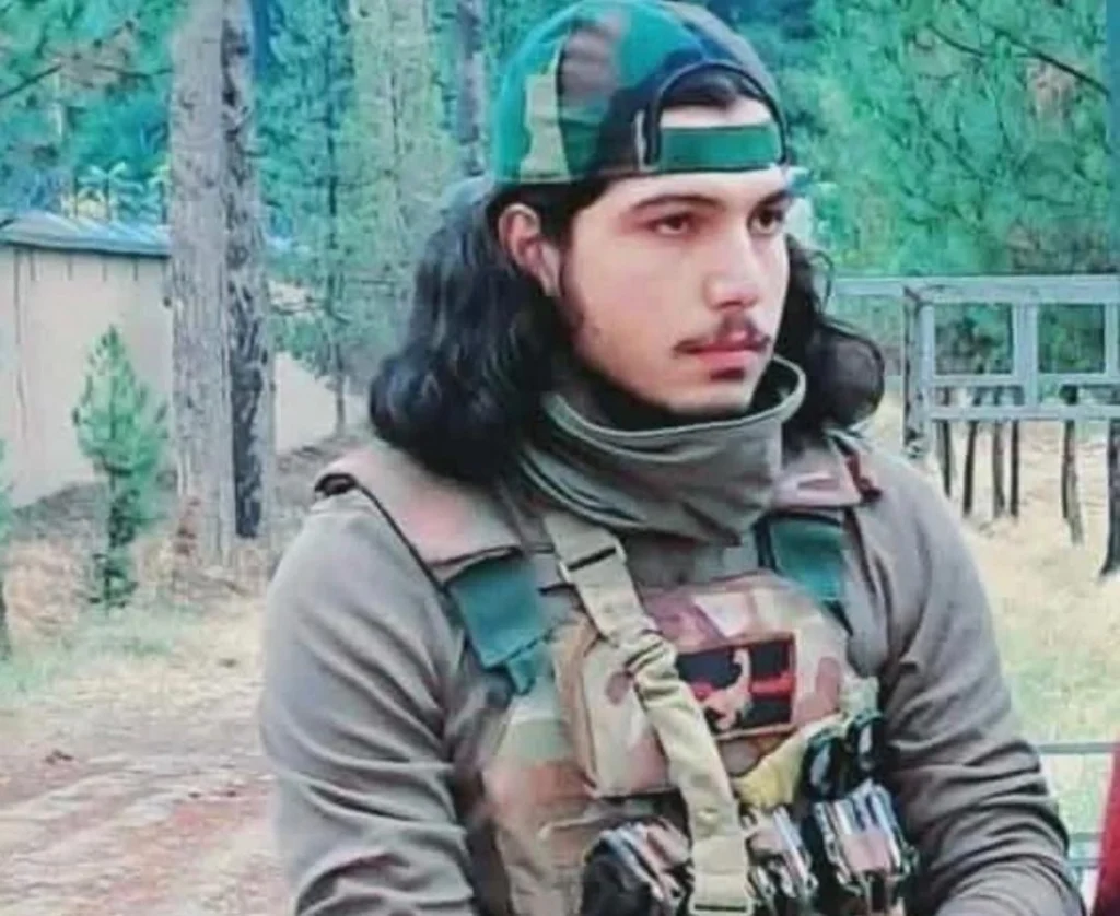 سيد أحمد، المعروف أيضًا بـ قاري عبد الله أو أبو زر، هو المهاجم المرتبط بحركة طالبان الأفغانية والمسؤول عن التفجير الانتحاري في باجور بتاريخ 16 فبراير 2026، والذي أسفر عن استشهاد 11 من أفراد الأمن ومدنيين اثنين. [المصدر: وكالة فرانس برس]