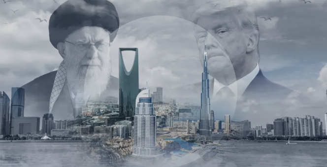 صورة رمزية تجمع المرشد الإيراني والرئيس الأمريكي السابق فوق أفق مدينة خليجية في سياق التوترات الإقليمية