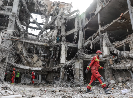 غارة سجن إيفين جريمة حرب دمار مبنى بعد قصف في طهران