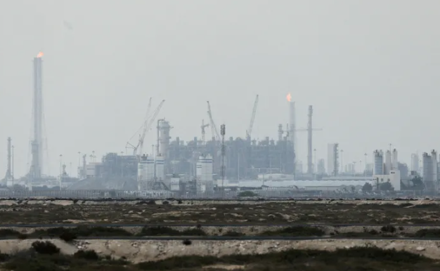 تصاعد حرب الشرق الأوسط وضرب منشآت الطاقة في الخليج