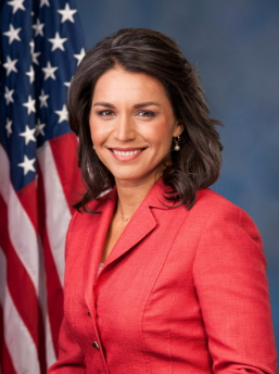 تولسي غابارد خلال تصريح سياسي في الولايات المتحدة