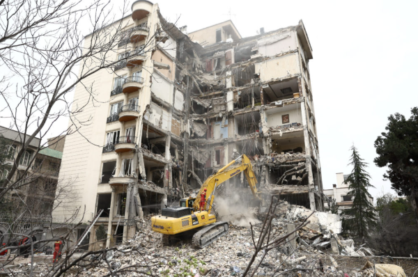 إيران: باكستان نقلت مقترحًا أمريكيًا مع ظهور أضرار غارة في طهران