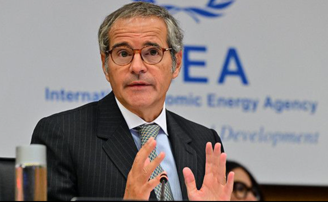 رافائيل غروسي مدير الوكالة الدولية للطاقة الذرية خلال مؤتمر حول محادثات أمريكية إيرانية