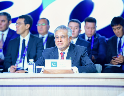 إسحاق دار يتحدث عن دور باكستان في نقل الرسائل بين أمريكا وإيران