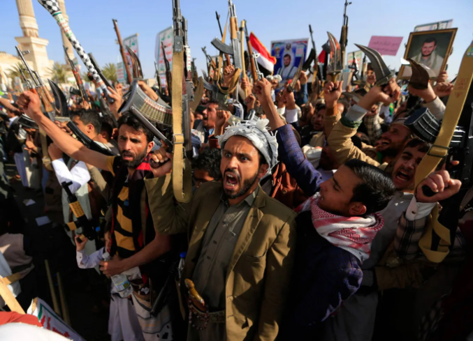 تجمع للحوثيين في صنعاء تضامناً مع إيران