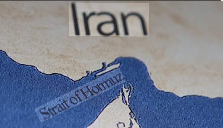 مضيق هرمز وخطوط الملاحة البحرية مع مرور سفن تجارية بينها سفن باكستانية