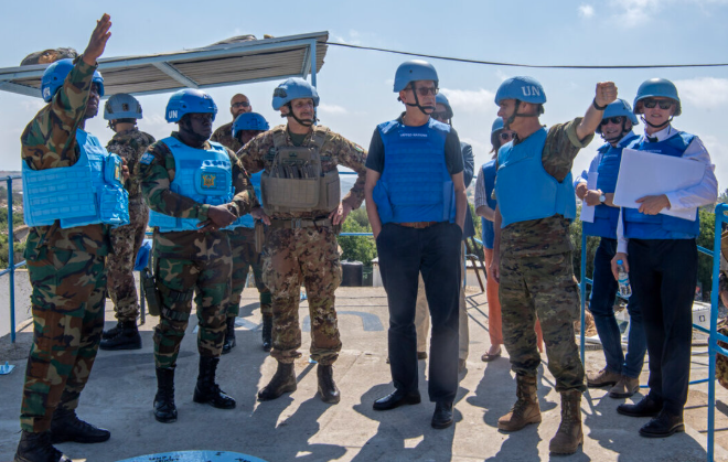 قوات يونيفيل في جنوب لبنان بعد مقتل جندي إندونيسي في انفجار قذيفة