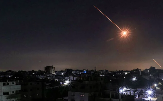 إيران تشن هجمات صاروخية جديدة مع تصاعد الحرب في الشرق الأوسط