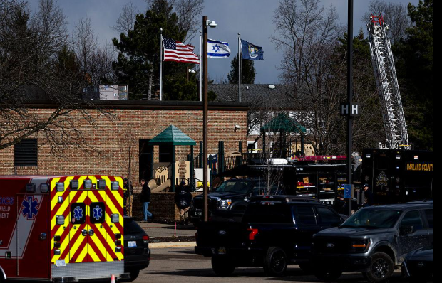 عناصر مكتب التحقيقات الاتحادي في موقع هجوم الكنيس اليهودي بميشيجان