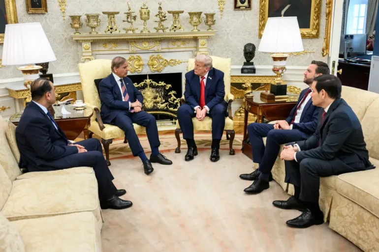 قال إن باكستان نجحت في الحفاظ على التوازن بين السعودية وإيران، وهذا هو المبدأ الأساسي في سياستها الخارجية، إذ تسعى إلى المضي قدمًا مع كلا البلدين المهمين في آن واحد