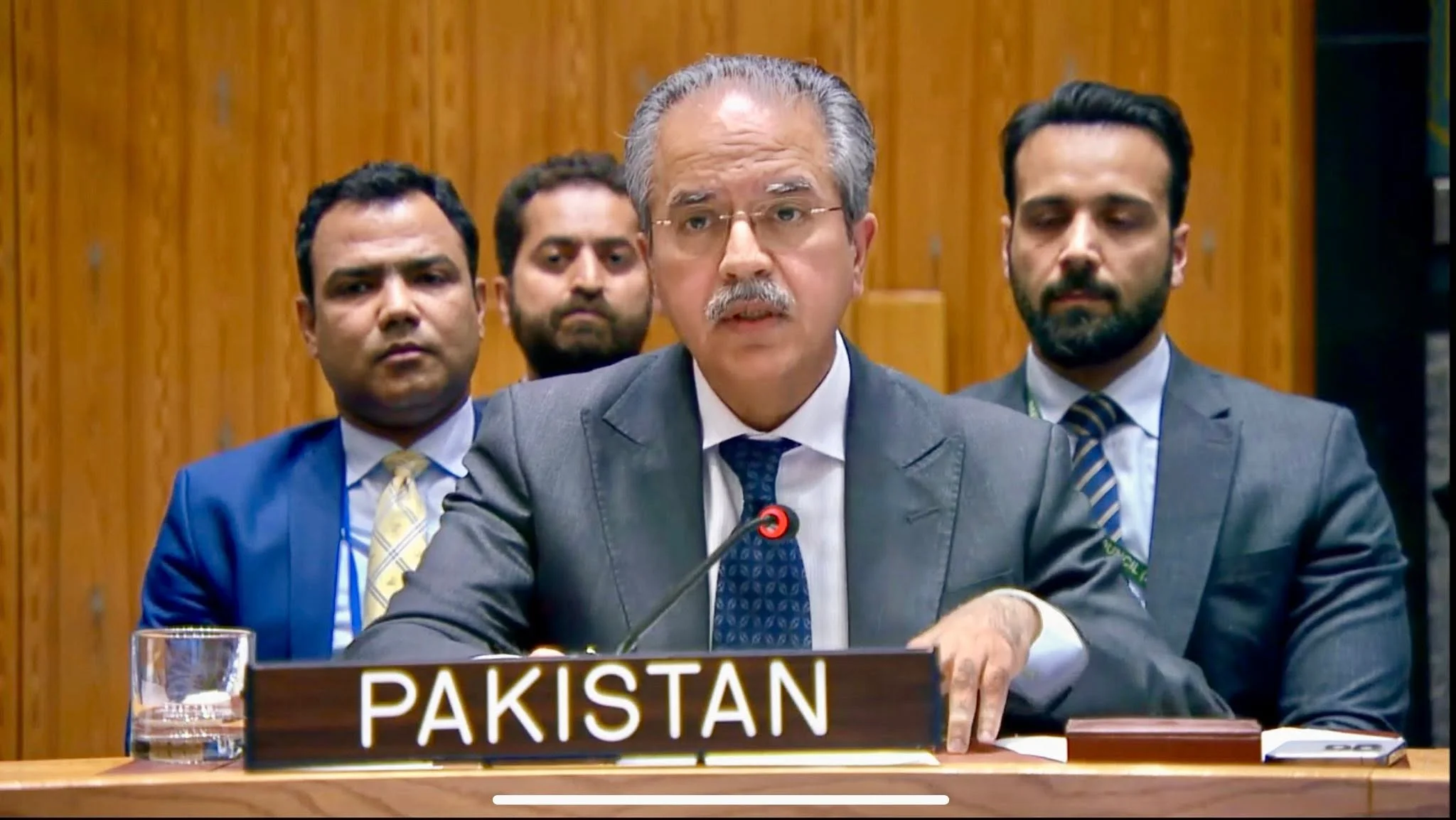 تحذيرات السفير عاصم افتخار أحمد من مخاطر التوتر في آبنائے ہرمز وتأثير "الحرب الإسرائيلية الأمريكية على إيران" على الاقتصاد والأمن العالمي