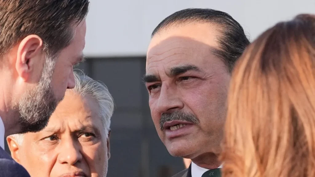 باكستان تلعب دور الجسر للحوار بين الولايات المتحدة وإيران خلال محادثات سلام إقليمية عالية المخاطر