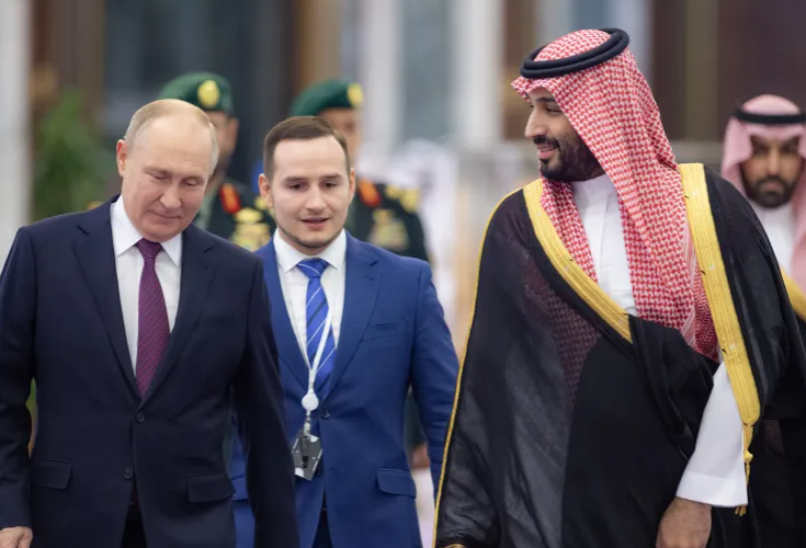 صورة أرشيفية لولي العهد السعودي والرئيس الروسي في سياق مباحثات حول التصعيد الإقليمي