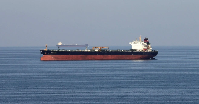 الحصار الأمريكي على إيران وإغلاق مضيق هرمز