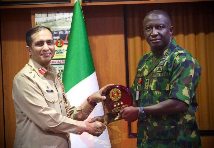 التعاون الدفاعي بين باكستان ونيجيريا ولقاء عسكري بين الجانبين