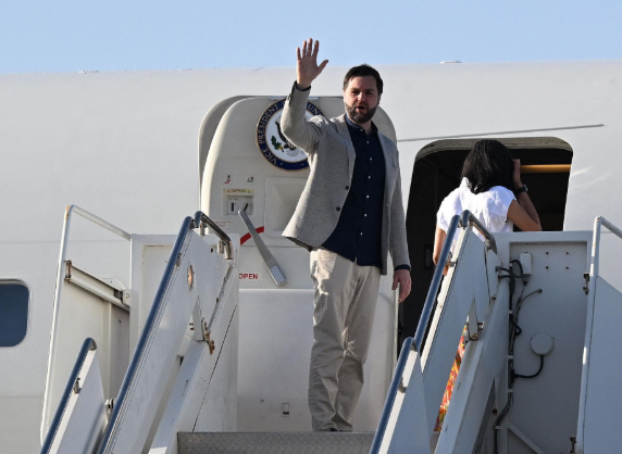 جي دي فانس يغادر إلى باكستان للمشاركة في المفاوضات