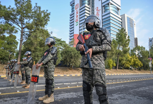 إجراءات أمنية مشددة في إسلام آباد قبل المحادثات الأمريكية الإيرانية