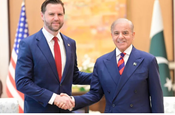 لقاء نائب الرئيس الأمريكي مع رئيس الوزراء الباكستاني قبيل انطلاق المحادثات عالية المستوى في إسلام آباد