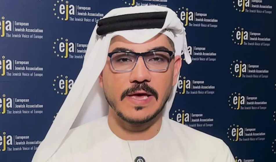 صورة للمحلل أمجد طه خلال ظهور إعلامي على خلفية تصريحات حول محادثات السلام في إسلام آباد