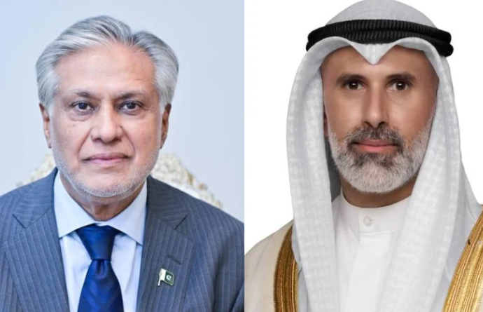 وزير الخارجية الباكستاني إسحاق دار ووزير الخارجية الكويتي الشيخ جراح جابر الصباح