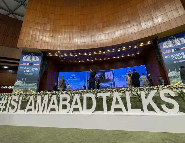 منصة محادثات إسلام آباد خلال اجتماع دبلوماسي رفيع المستوى