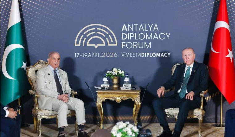 لقاء أنطاليا الثلاثي بين تركيا وقطر وباكستان