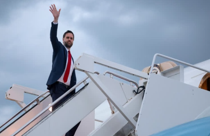 وصول الوفد الأمريكي إلى إسلام آباد لإجراء محادثات مصيرية مع إيران