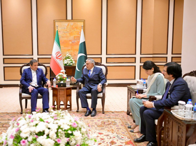 لقاء باكستاني إيراني في إسلام آباد حول التعاون الاقتصادي والسلام الإقليمي