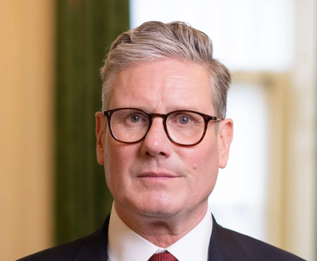 رئيس وزراء بريطانيا كير ستارمر أشاد بالجهود الدبلوماسية التي تبذلها باكستان من أجل إحلال السلام في الشرق الأوسط، موجهاً الشكر لرئيس الوزراء شهباز شريف على دوره في هذا المسار