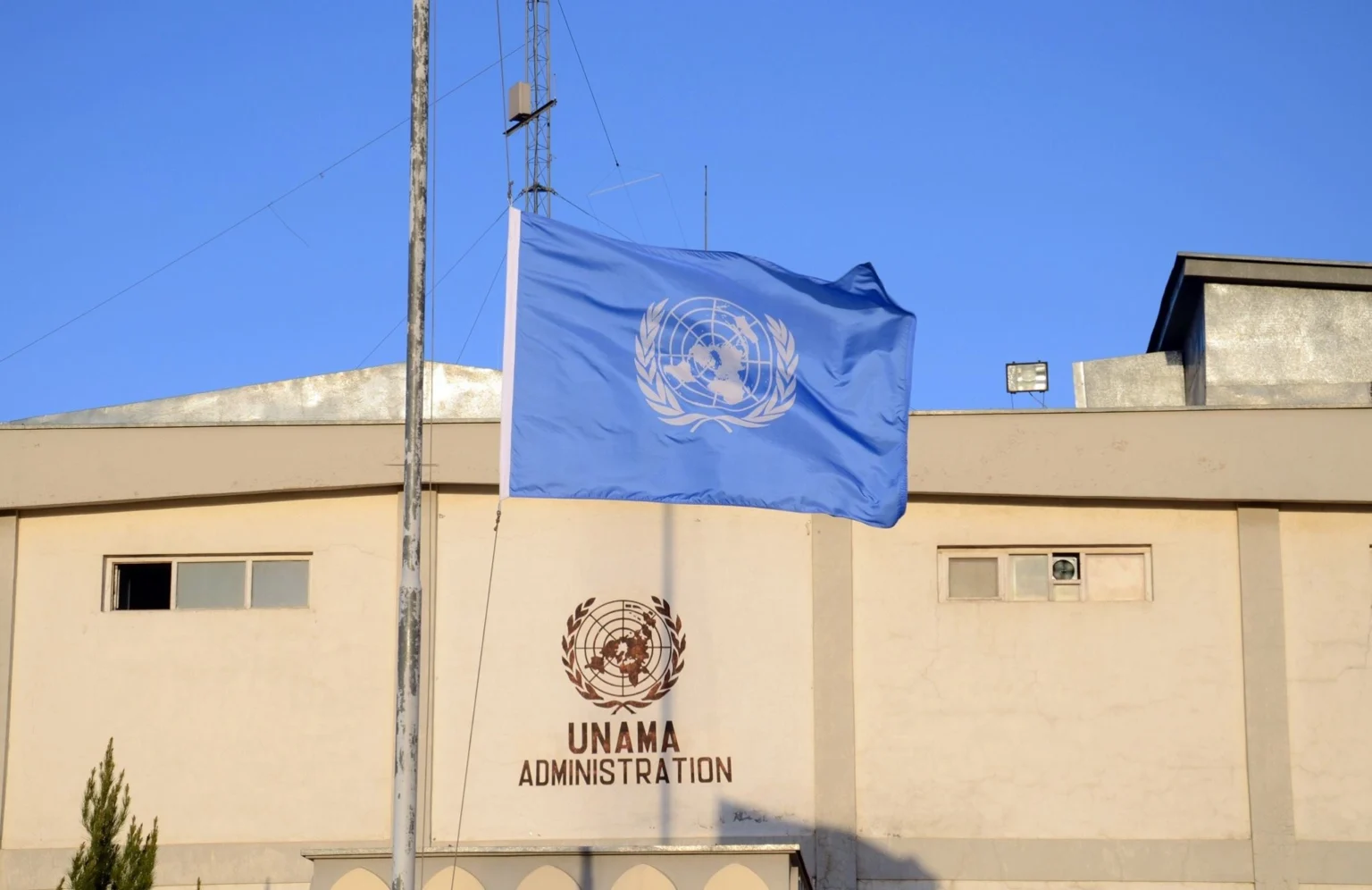 شهدت الأيام الأخيرة تصعيداً خطيراً عند خط حدود باكستان أفغانستان حيث استهدفت القذائف الأفغانية المناطق المدنية في باجور وجنوب وزيرستان وتشمين مما أدى لسقوط ضحايا بين قتيل وجريح وسط صمت مريب من المنظمات الدولية تجاه هذه الانتهاكات الصارخة