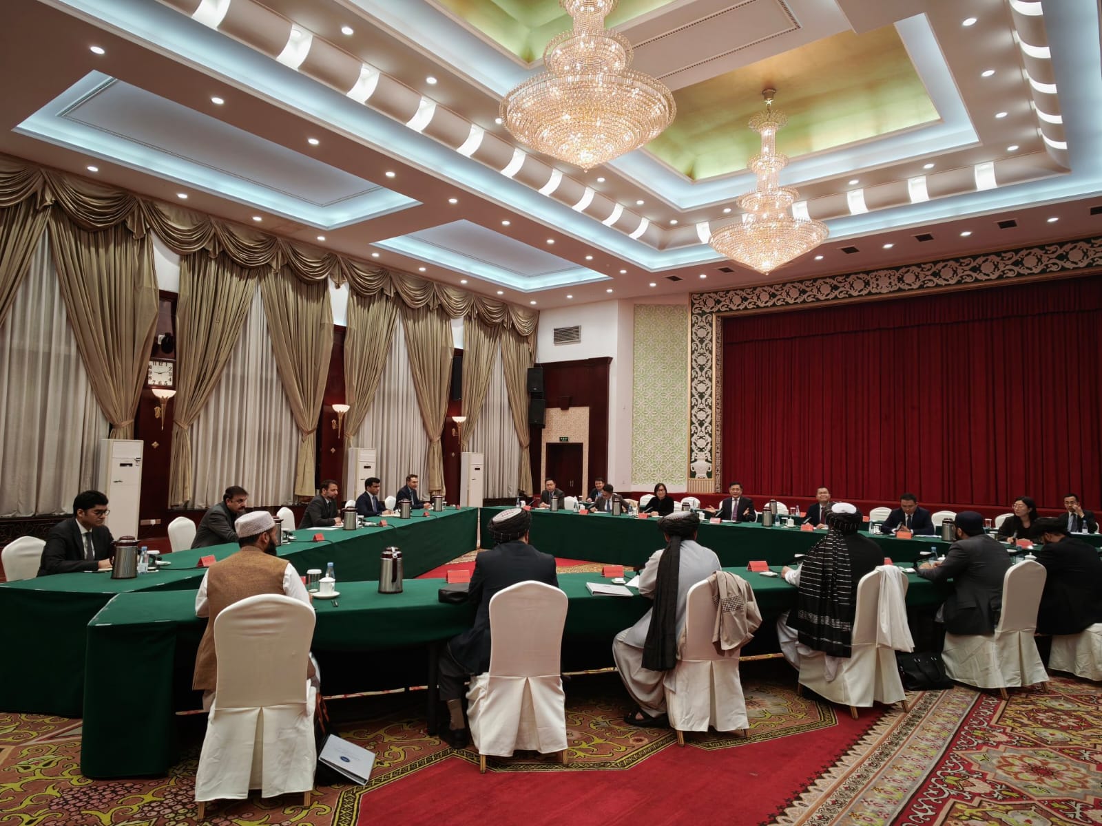 اجتماع دبلوماسي ثلاثي بين باكستان وأفغانستان والصين في أورومتشي