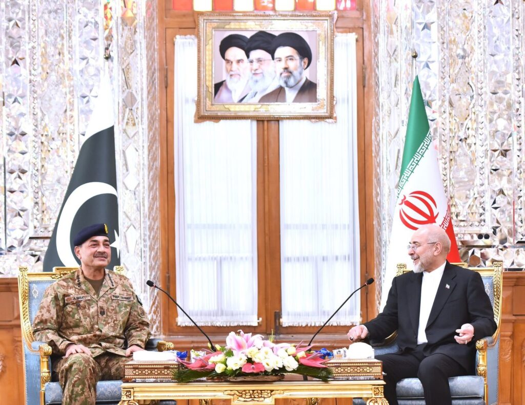 إيران تقترح نقل اليورانيوم المخصّب إلى باكستان، لتصبح إسلام آباد دولة مضيفة محتملة للمواد النووية الإيرانية، في خطوة قد تمهّد لإحياء الاتفاق مع واشنطن