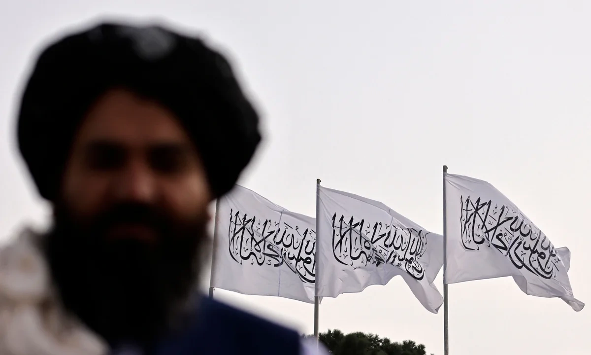 أصدر الملا هبة الله زعيم طالبان قرارات بوجوب الطاعة المطلقة وتغيير مسمى الشرطة إلى شُرطة مع إلزام المسؤولين بالإفصاح عن أملاكهم لمنع الفساد