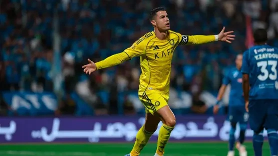 كريستيانو رونالدو يقود النصر لتحقيق أول لقب في الدوري السعودي للمحترفين بعد موسم استثنائي مليء بالأهداف الحاسمة والإنجازات.