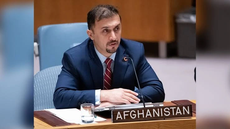 المندوب الأفغاني نصير أحمد فائق خلال جلسة في الأمم المتحدة حول تمثيل أفغانستان