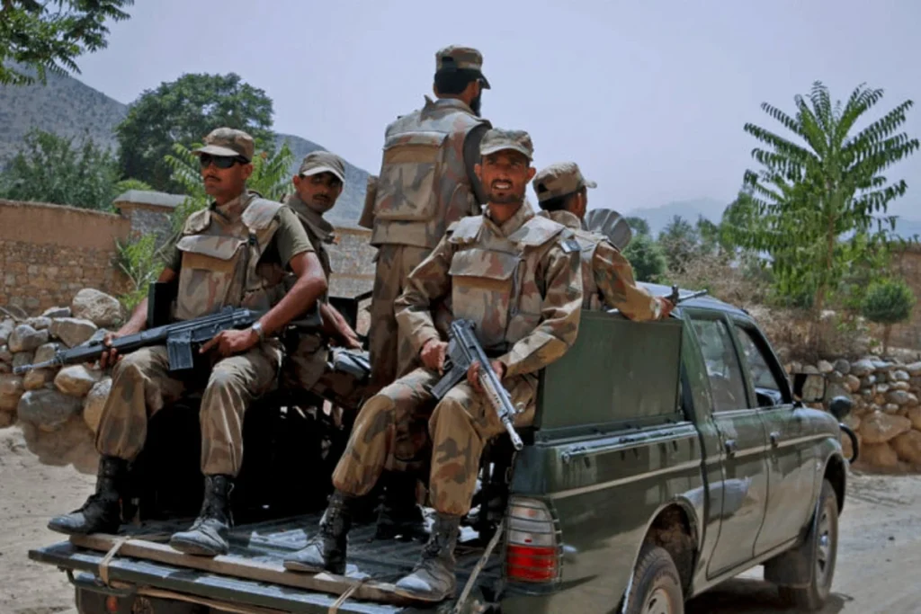 مقتل 23 مسلحا من تنظيم فتنہ الخوارج وتدمير شبكة أنفاقهم في عمليات أمنية مكثفة نفذها الجيش الباكستاني بالقرب من خط حدود باكستان أفغانستان